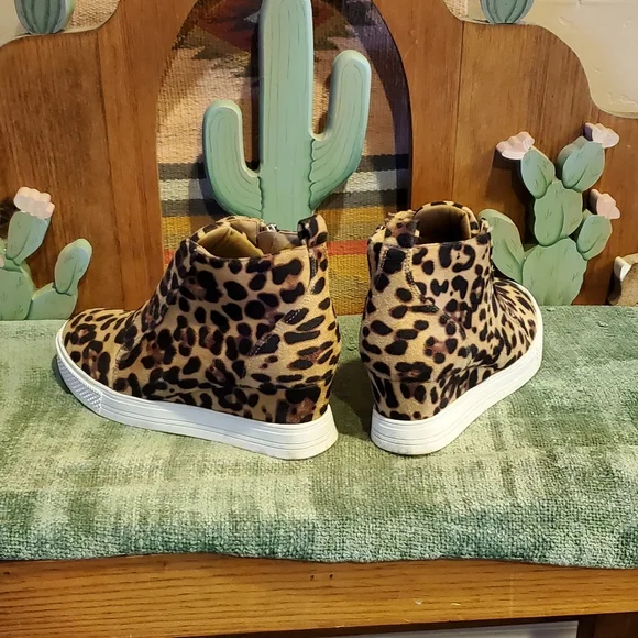 Ladies wedge zip up shoes/ boots - Picture 3 of 4